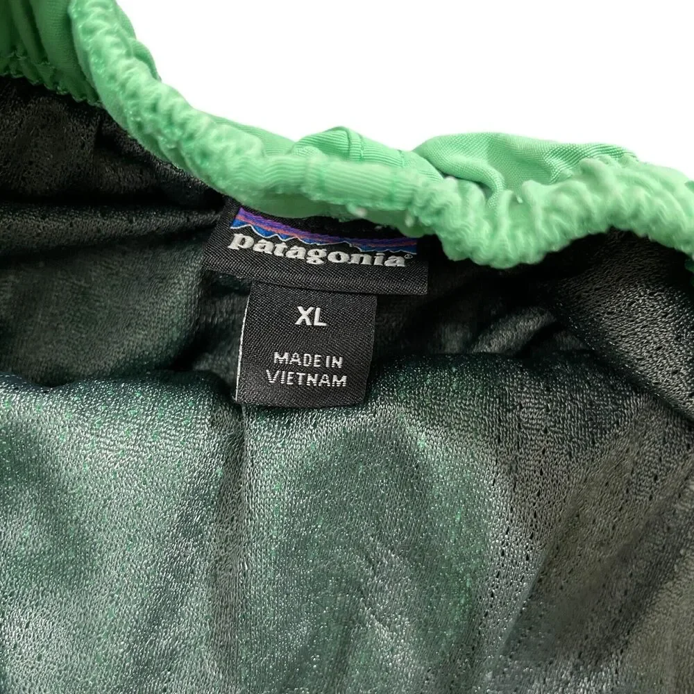 Patagonia XL Boy's Green Swim Shorts Pockets 100% Nylon Lined‎